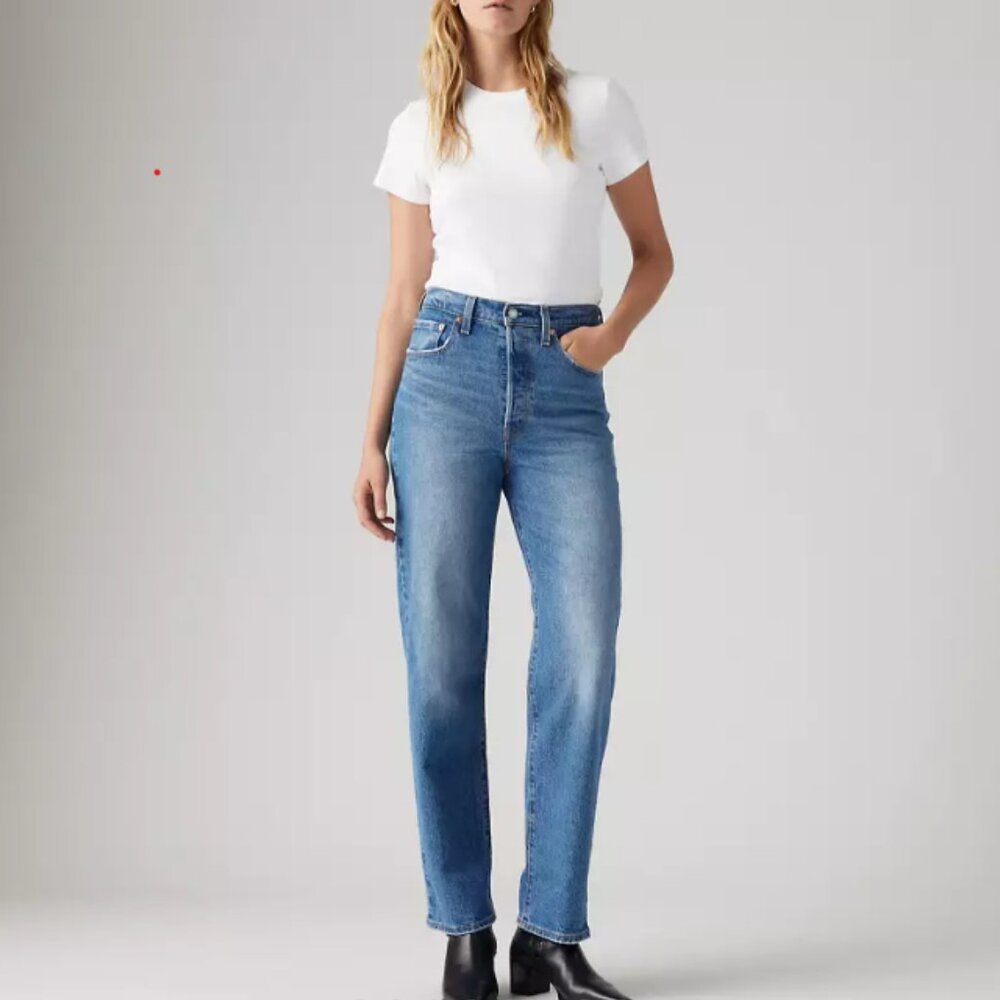 Levi’s Ribcage Straight Ankle Jeans – Medium Wash